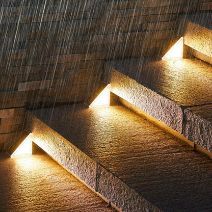 Lighteme LED staircase lighting, solar and waterproof