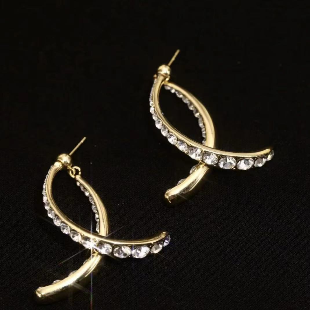 Lighteme Curved Earrings with Luxury Rhinestones