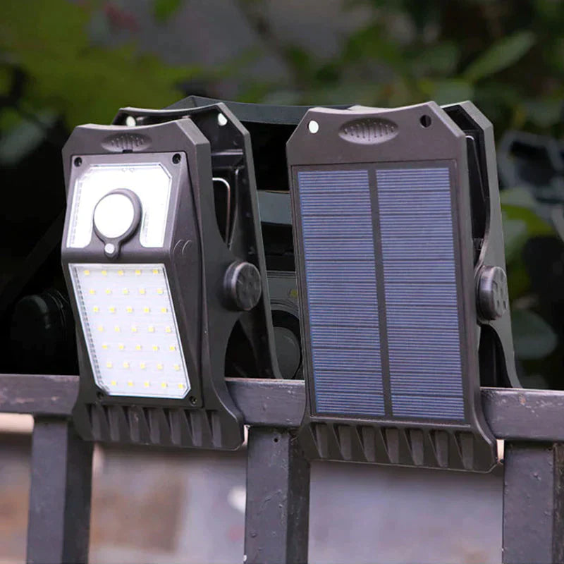 Lighteme Solar Clip Light Illuminate your outdoor area effortlessly!