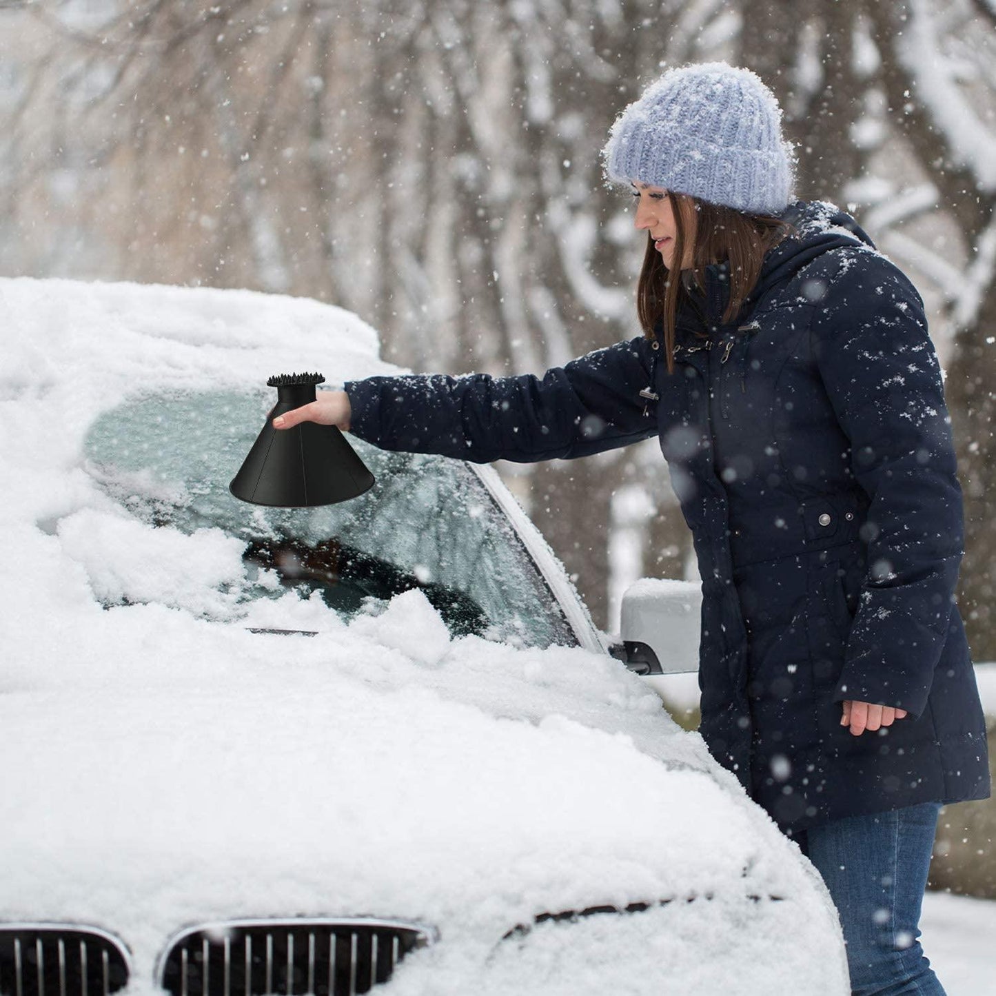 Lighteme Magic ice scraper for the car windshield