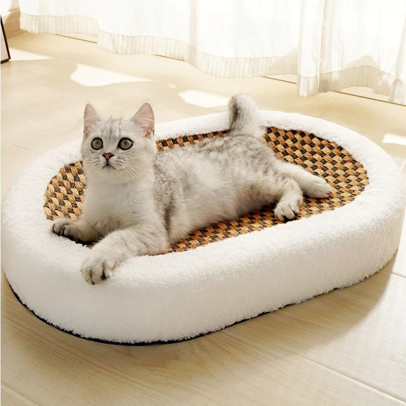 Lighteme Plush cat bed with scratchable surface