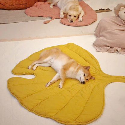 Lighteme Nature-Inspired Leaf Pet Blanket – Stylish and Comfortable