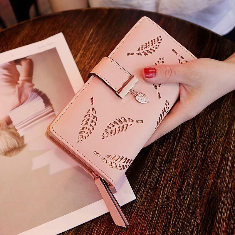 Lighteme Elegant Leaf-Embellished Clutch Wallet