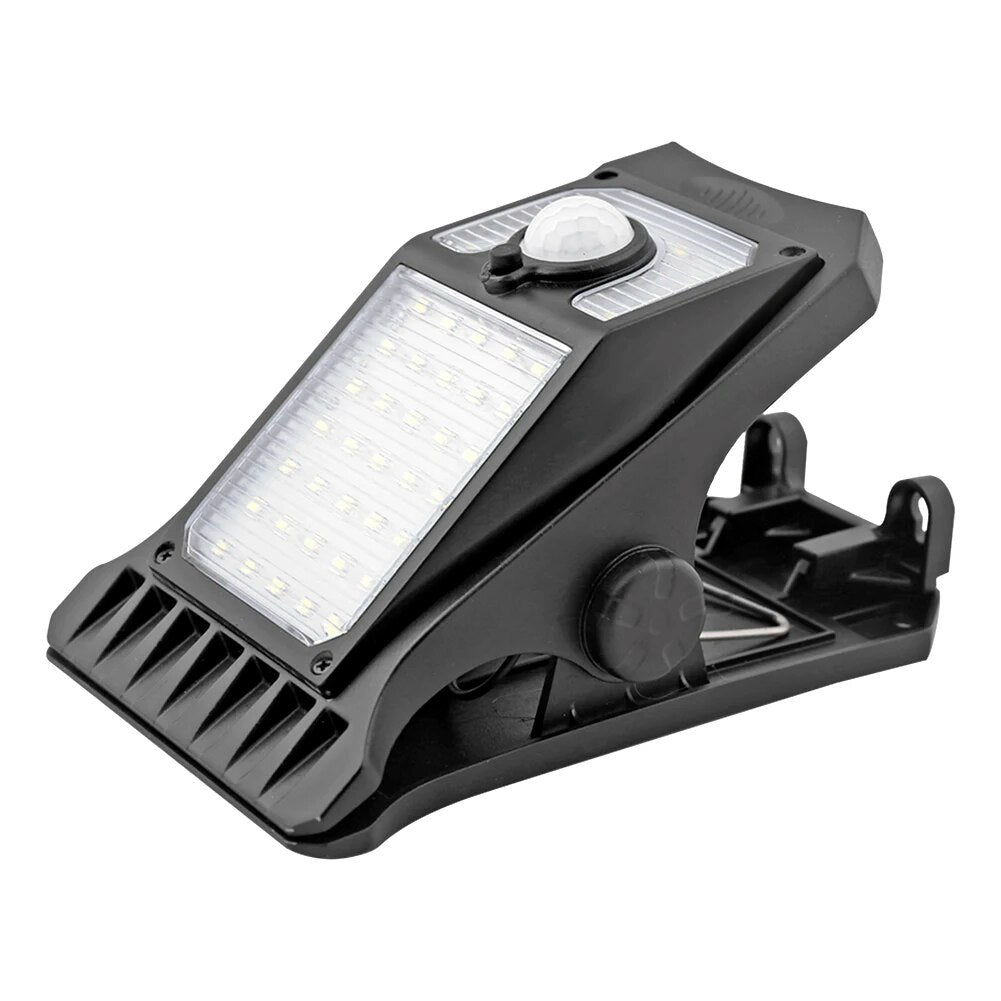 Lighteme Solar Clip Light Illuminate your outdoor area effortlessly!