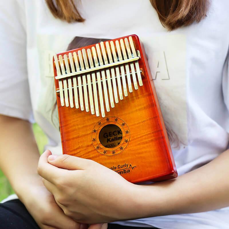 Gecko Kalimba 17 Keys Thumb Piano, Hollow C Tone Kalimba Instrument, Curly Maple Round Hole Opening Box Resonace Single Board Trepanning - HLURU.SHOP