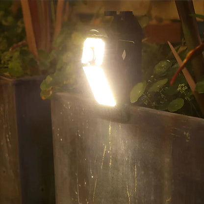 Lighteme Solar Clip Light Illuminate your outdoor area effortlessly!